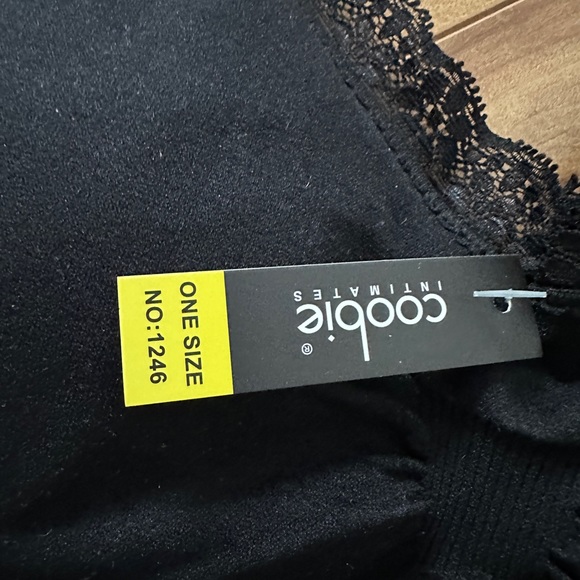 Black padded cami - Picture 3 of 5